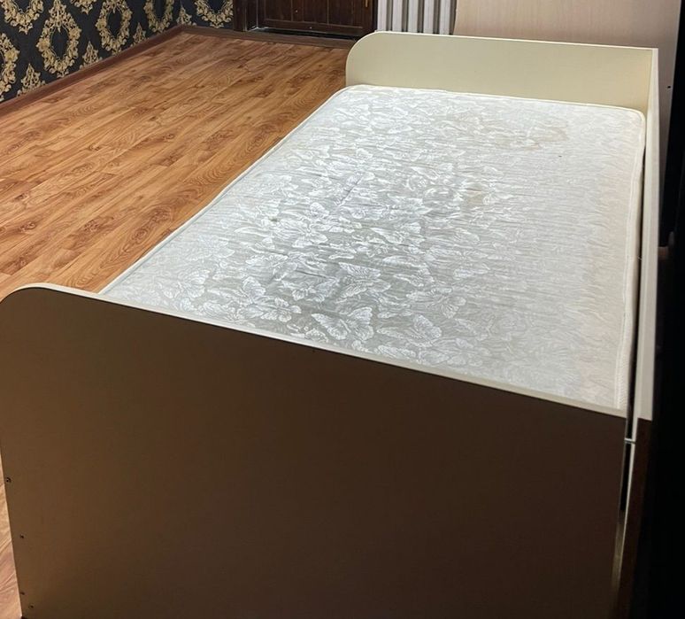 Кровати б/у в нормальном состоянии