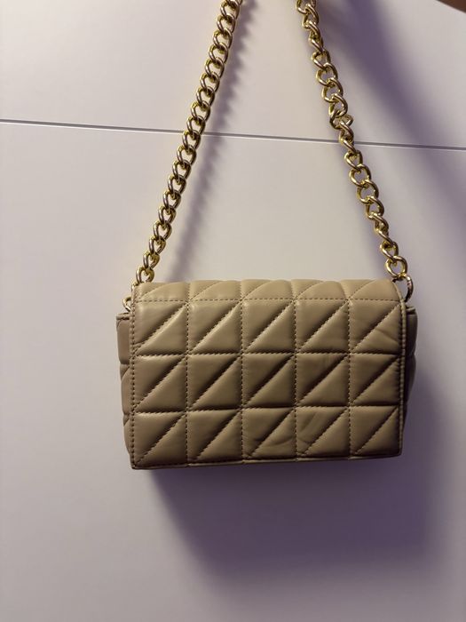 Бежова чантичка