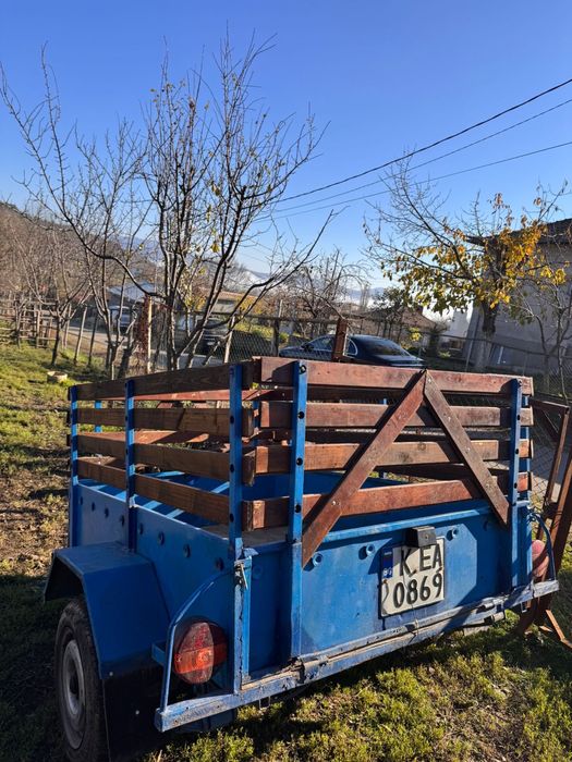 Ремарке за кола регистриран