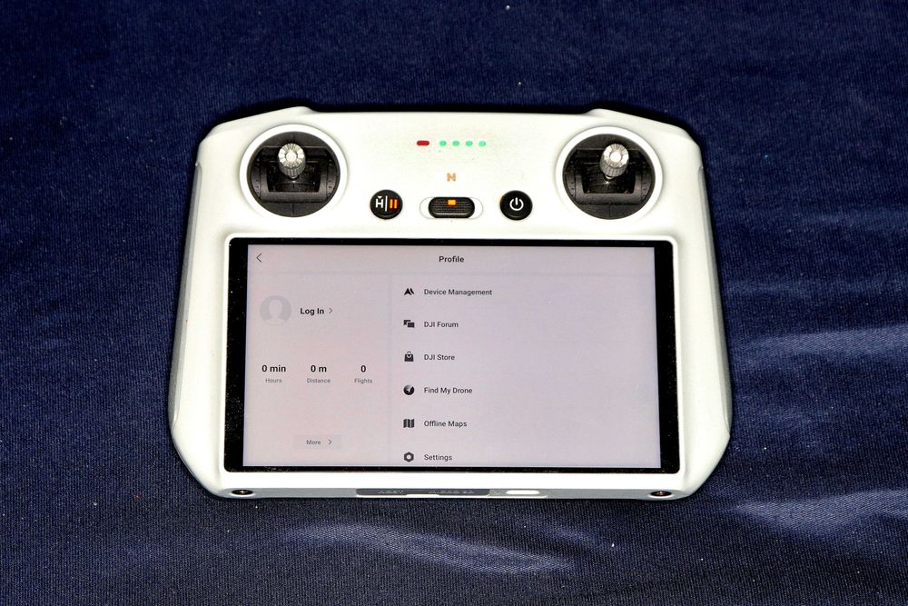 DJI RC RM330 дистанционно с дисплей – отлично състояние