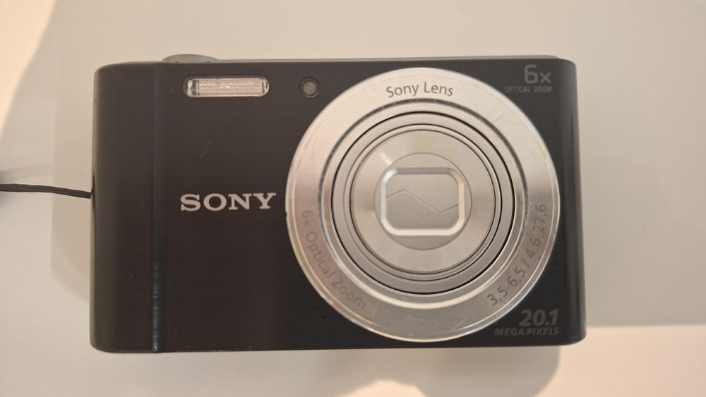 цифров фотоапарат Sony DSC-W810+резервна батерия