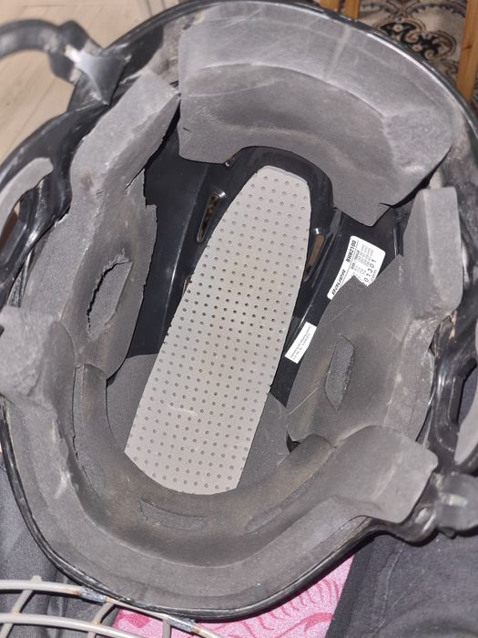 Продаю хоккейный шлем BAUER