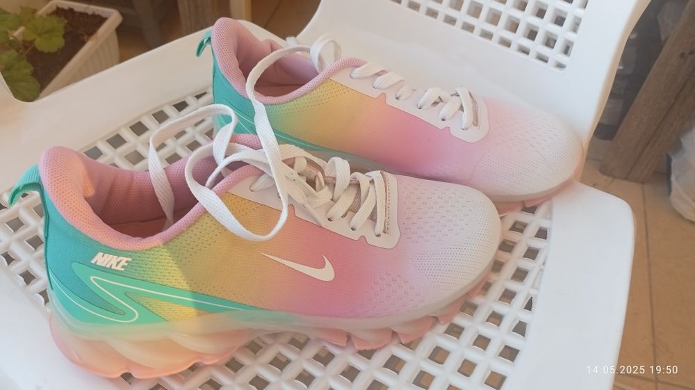 Дамски маратонки Nike