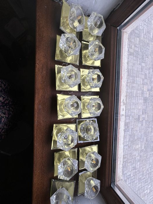 Продам споты для потолка недорого