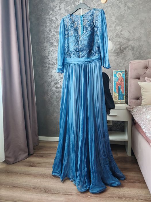 Rochie Nasa, Aura Radu