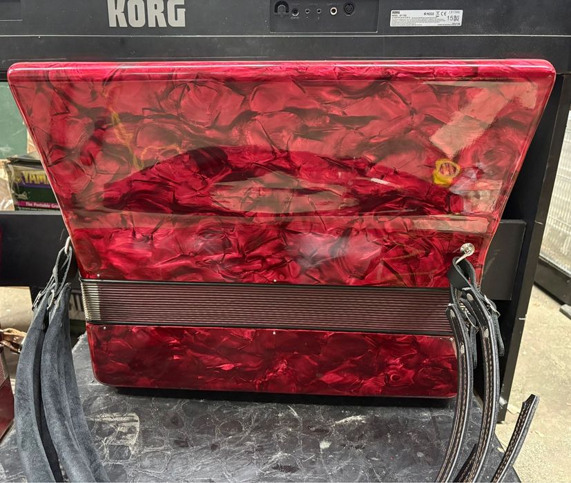 Acordeon Weltmeister Caprice cu 120 de basi
