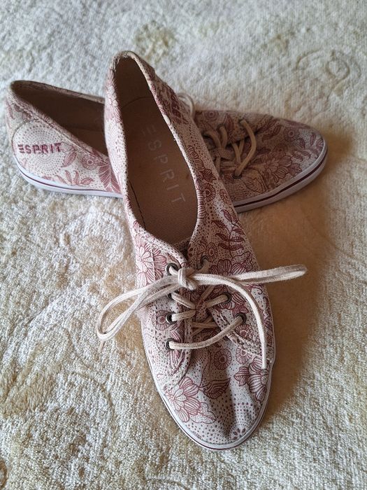 Pantofi sport Esprit. Marimea 37,stare bună.