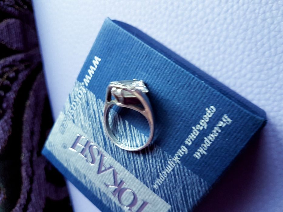 Уникален сребърен пръстен с красив камък