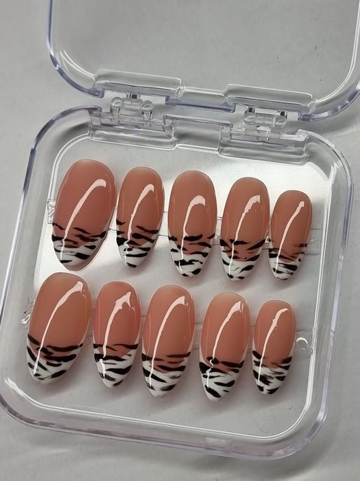 Press on nails за теб