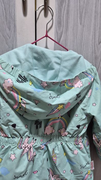 Куртка на тонком синтепоне дя девочки 5-6 лет