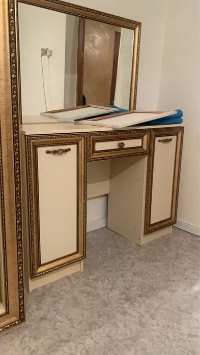 Продам спальный гарнитур купэ