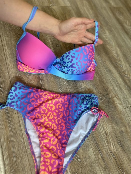 Costum de baie nou