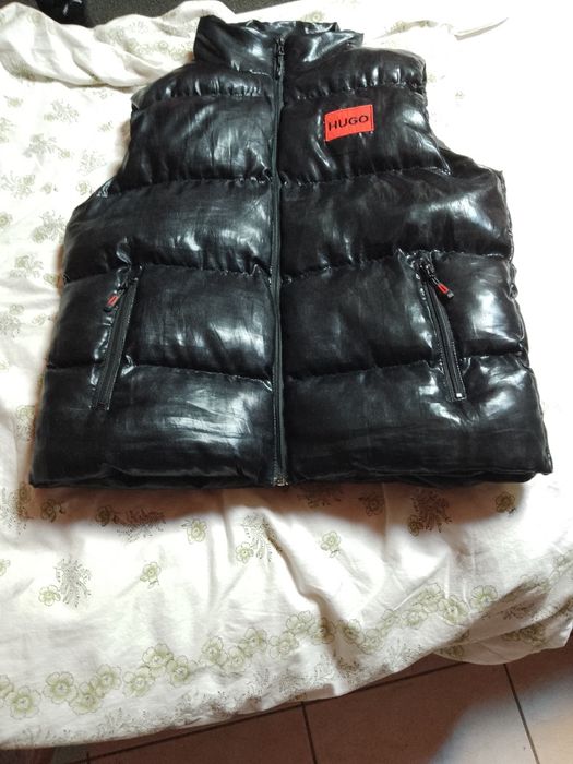 Vând vesta Hugo boss