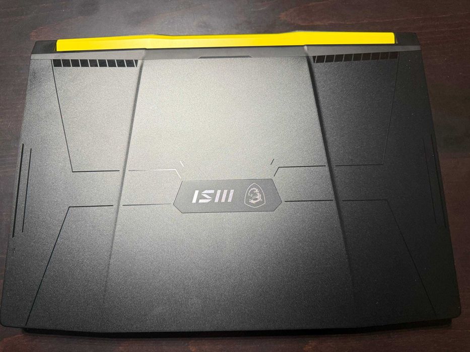 Продавам Геймърски Лаптоп MSI Crosshair 15 (QHD 165Hz / i7 / RTX 3060 / 32GB RAM / 1TB)