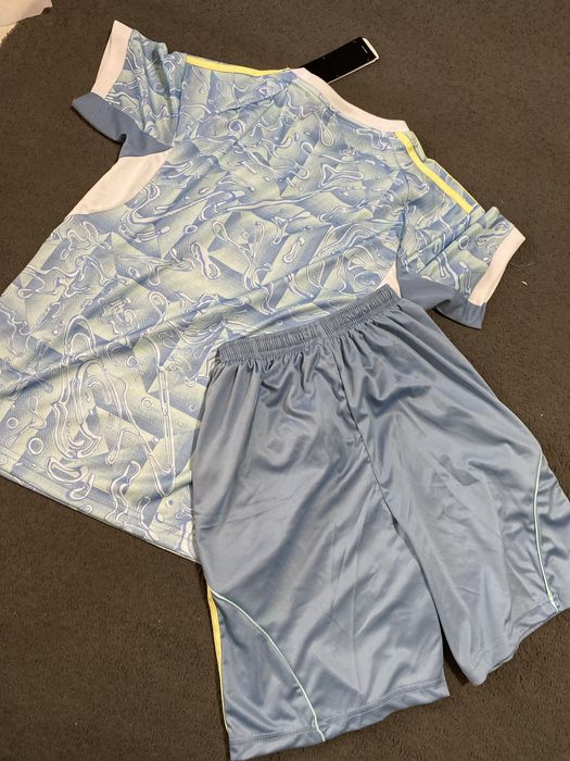 Tricou si pantaloni sport