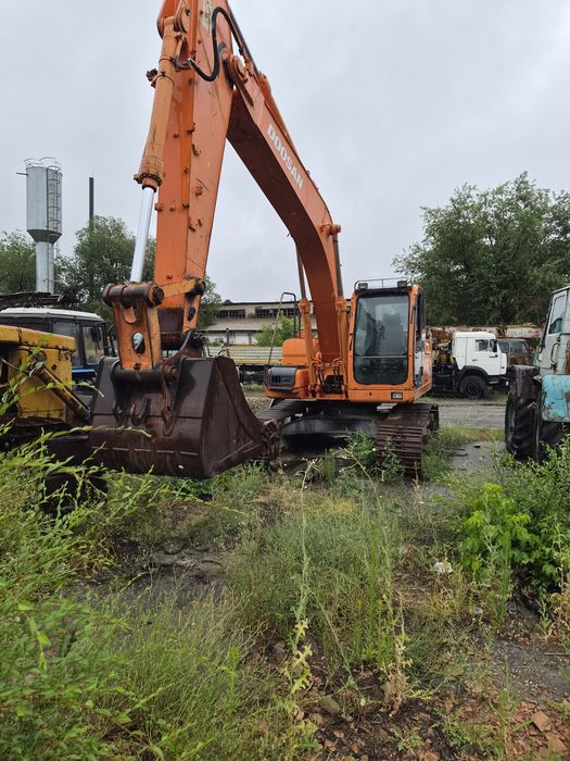Экскаватор гусеничный Doosan ДХ 180LC