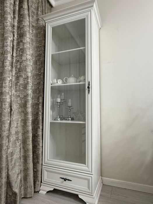 Продается гарнитур для гастинной