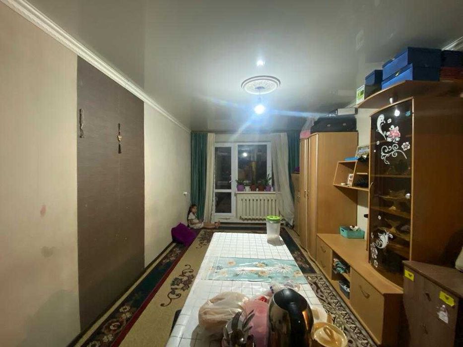 S  Продам 2-х ком на 6 мкр 4/5 этаж, не угловая