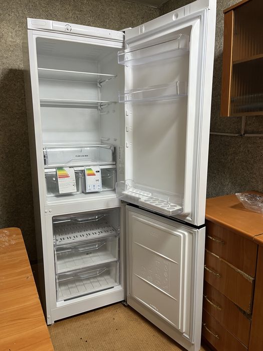 Холодильник Indesit