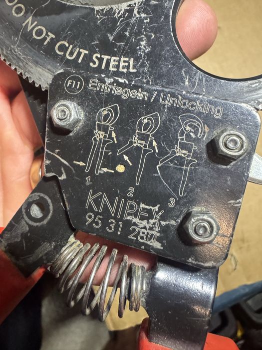 Knipex mare 95 31 280 siguranta blocare lipsa