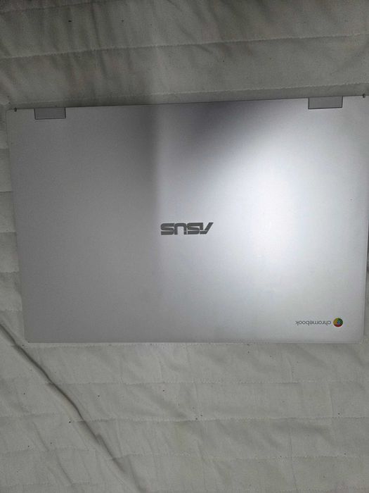 ASUS Chromebook 17.3" – като нов – продава се днес!