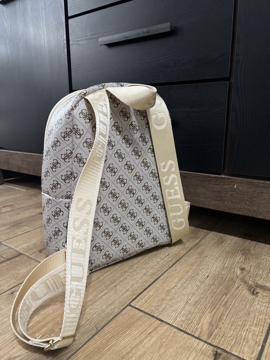 Дамска бежова раница