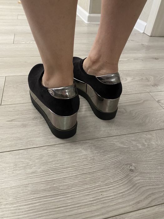 Продам лоферы туфли кроссовки