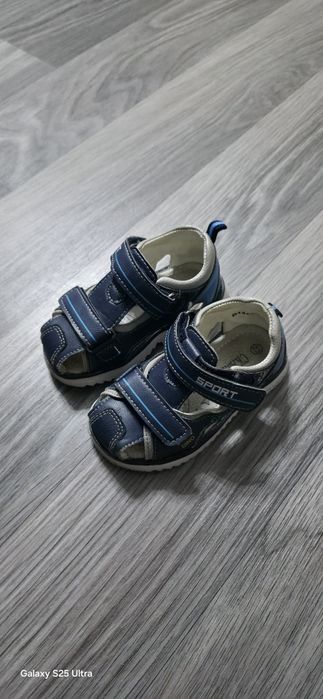 Продам детскую обувь