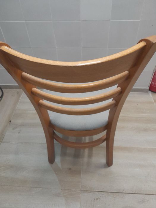 Трапезни столове