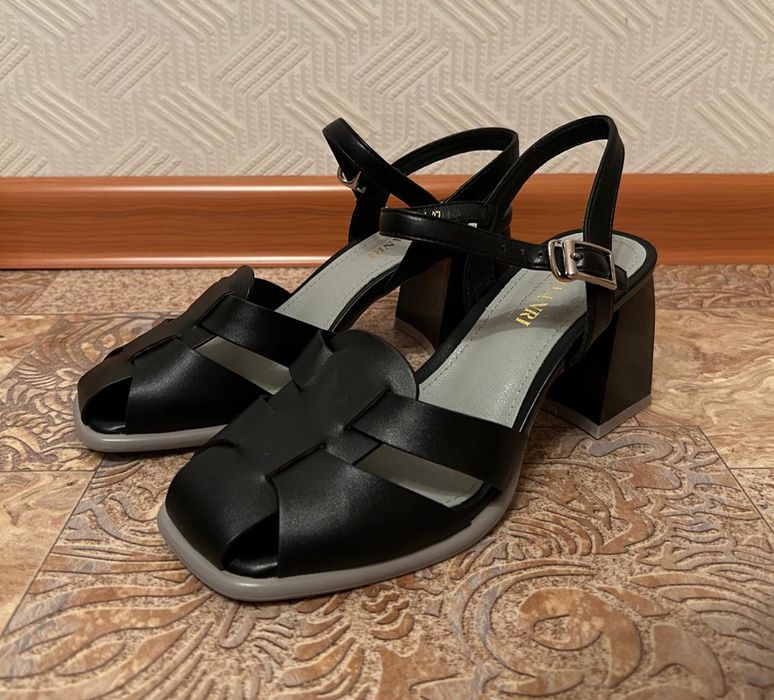 Продам туфли и босоножки