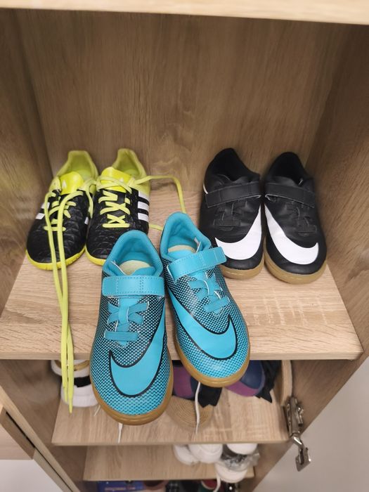 Vând ghete de fotbal  Nr  30, 31 și 33 aproape noi 100 lei perechea