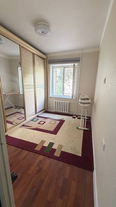 Qoratosh Samarqand darvoza uy sotiladi  1 etaj 4 xona