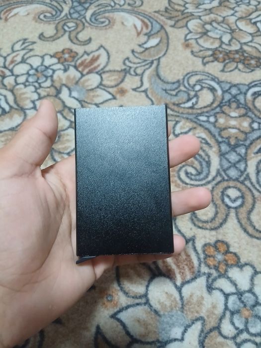Plastik karta uchun temir korpusli hamyon