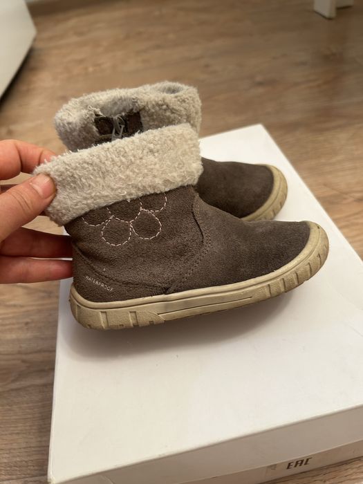 Продам детскую обувь.