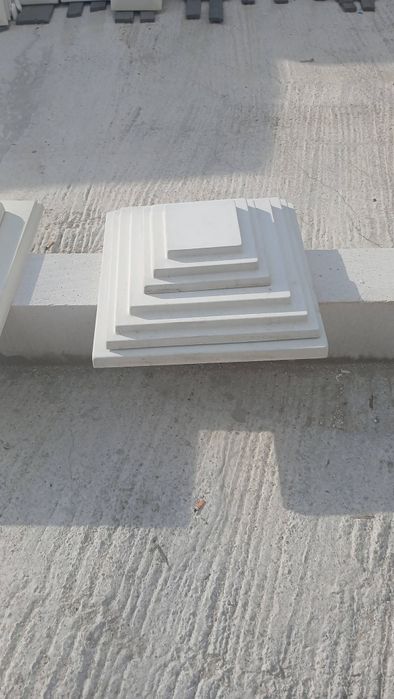 Vând  pălări  și coame pentru gard