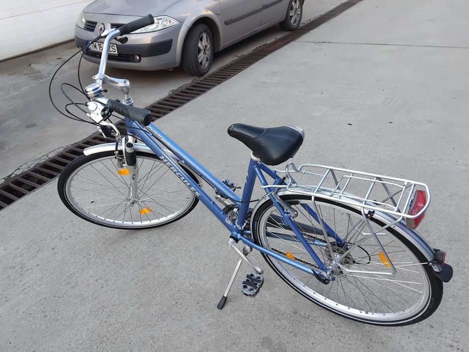 Vând bicicleta din aluminiu pentru damă