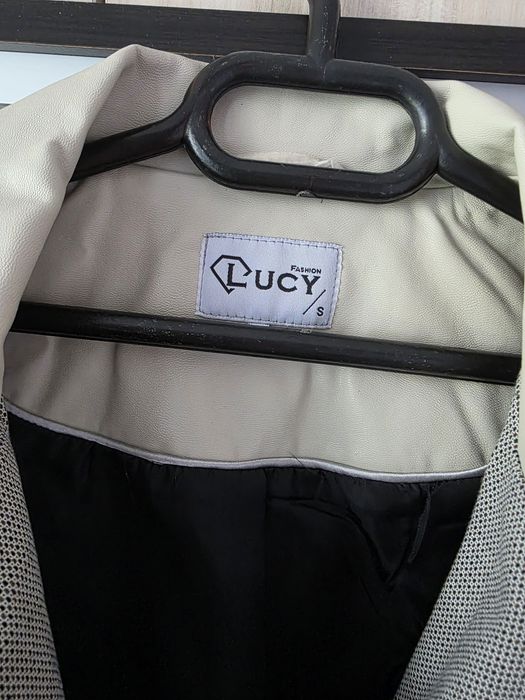 Дамско сако Lucy, размер С.