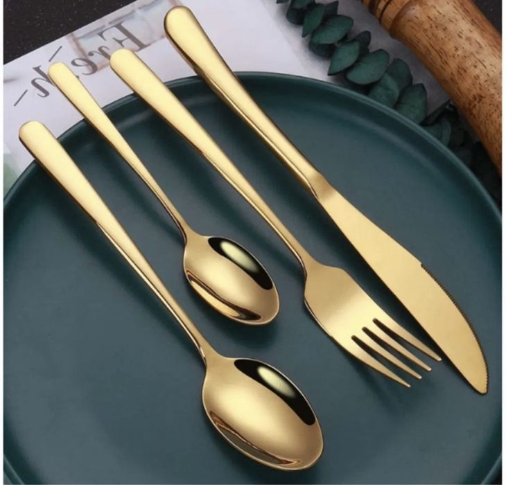 Комплект  прибори  в поставка яйце