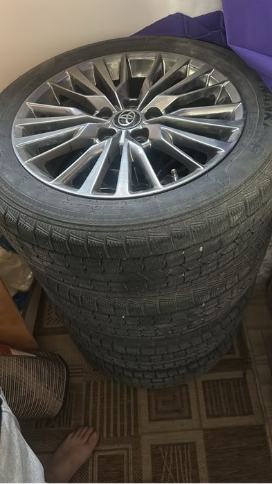 Продам зимние шины липучка на дисках