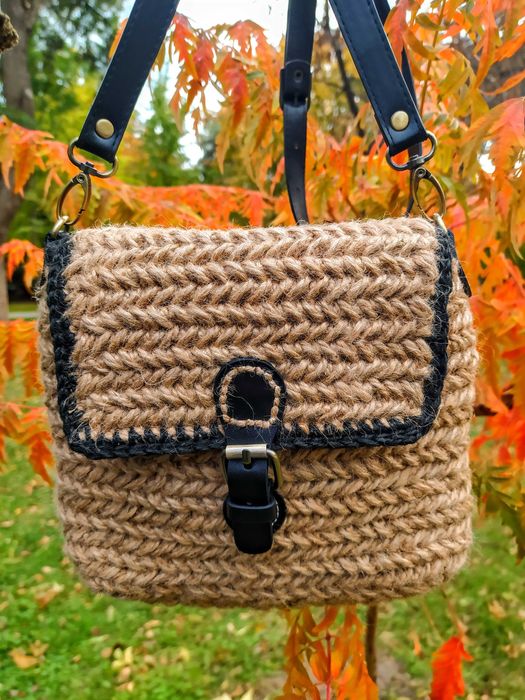 Плетени дамски чанти през рамо от юта