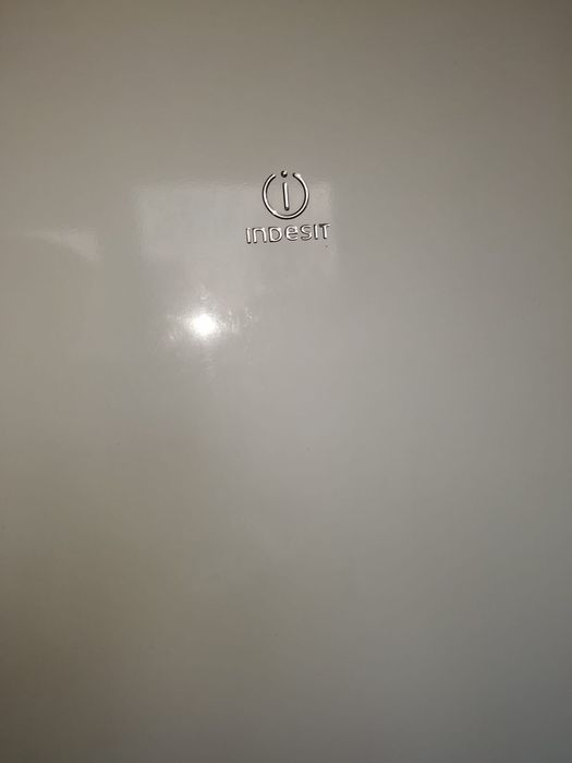 Холодильник indesit