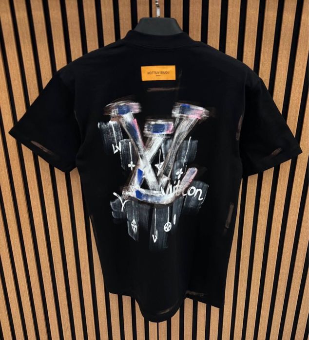 Tricou negru lv.