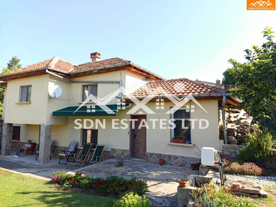 ЕКСКЛУЗИВНО! Двуетажна къща с двор в село Долно Изворово