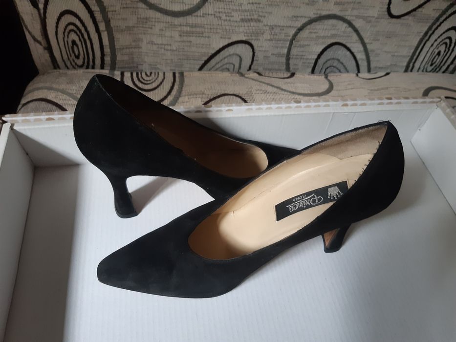 Pantofi din piele întoarsă, negri,măsura 35, italienești, toc de 9.