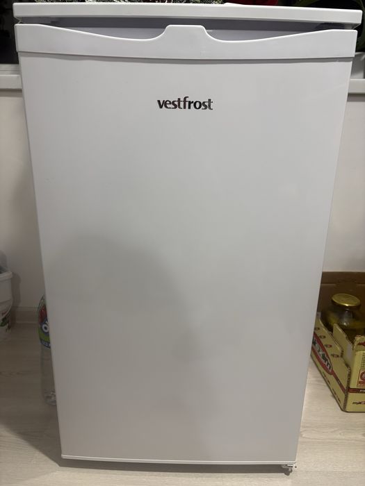 Малък хладилник много практичен и удобен
