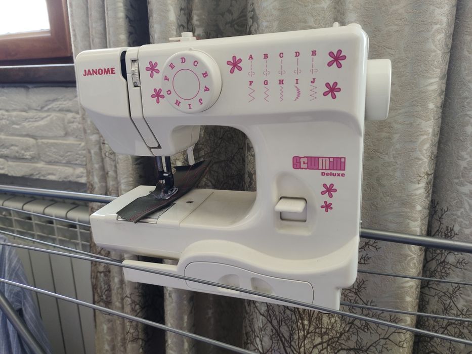 Швейная машина Janome 525