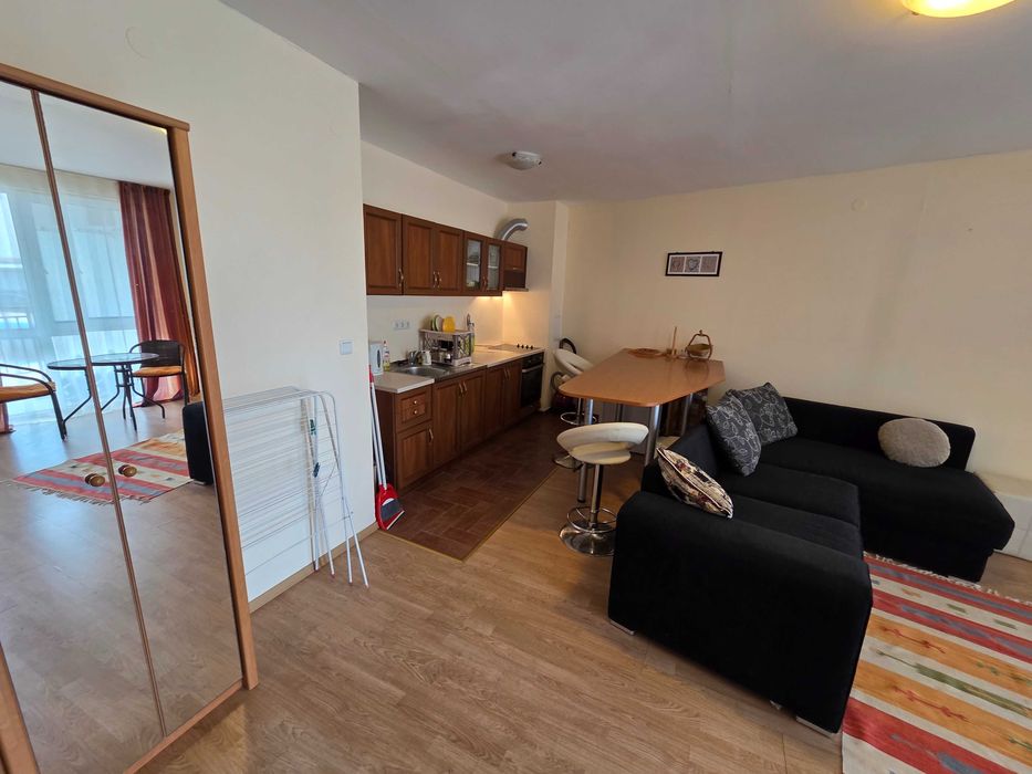 Двустаен апартамент на първа линия море в Равда