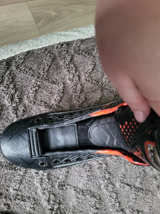 Продам коньки хоккейные