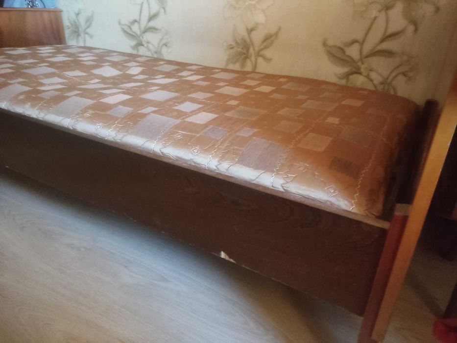 Продам две кровати б/у