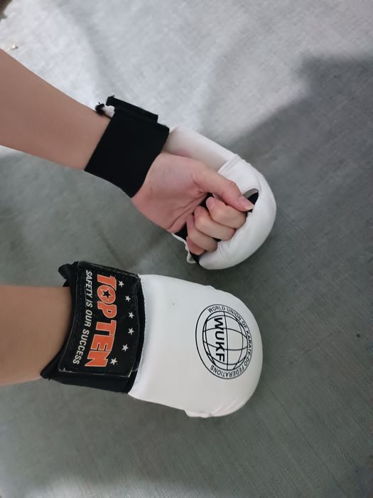 Боксерские,для тайквандо ,на каратэ перчатки